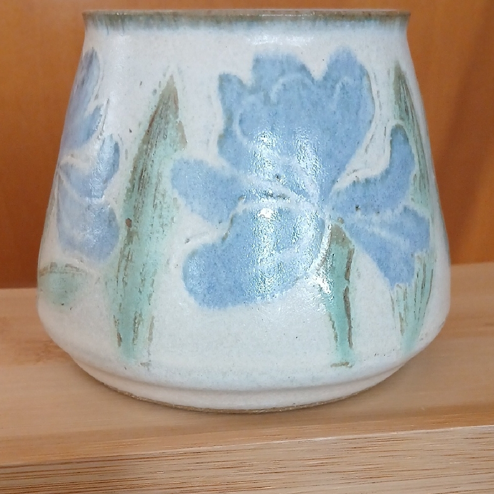 Clay Bay Studio Pottery Jeanne Aurelius Wisconson Signed Flower Pot Blue Iris